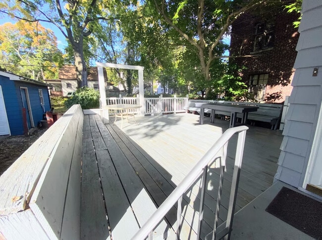 622 W Healey St in Champaign, IL - Foto de edificio - Building Photo