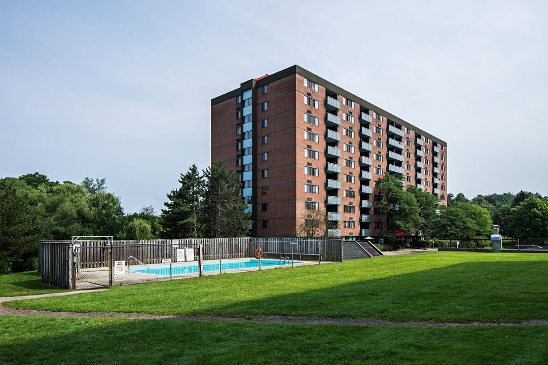 130 & 140 Lincoln Road in Waterloo, ON - Building Photo