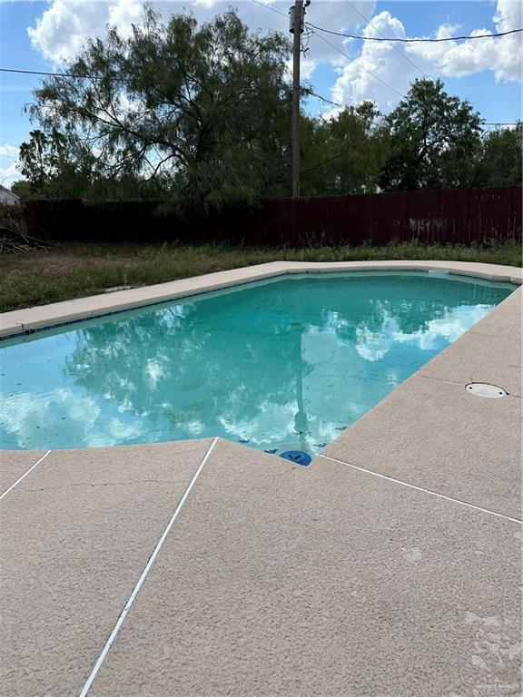 5 Floresta St in Edinburg, TX - Building Photo - Building Photo