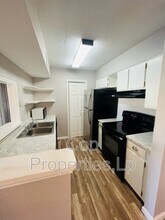 1819 Babcock Rd in San Antonio, TX - Building Photo - Building Photo