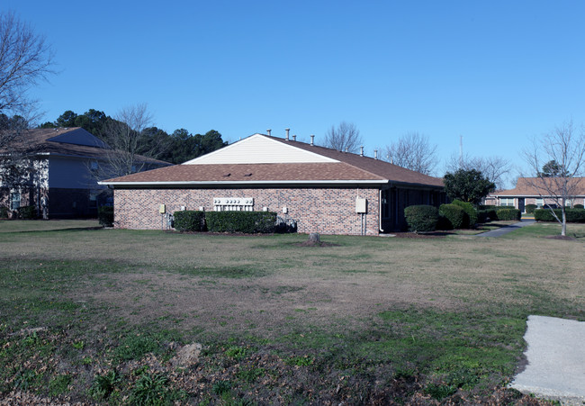 Sandygate Village Apartments in Myrtle Beach, SC - Building Photo - Building Photo