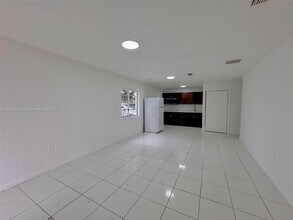 15741 NW 40th Ct in Opa Locka, FL - Building Photo - Building Photo
