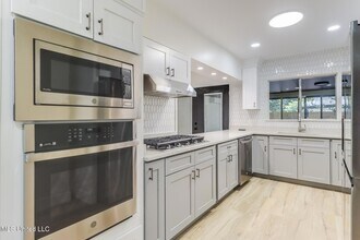 175 St Charles Ave in Biloxi, MS - Building Photo - Building Photo