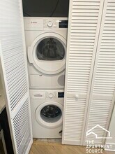936 W Grace St, Unit J201 in Chicago, IL - Building Photo - Building Photo