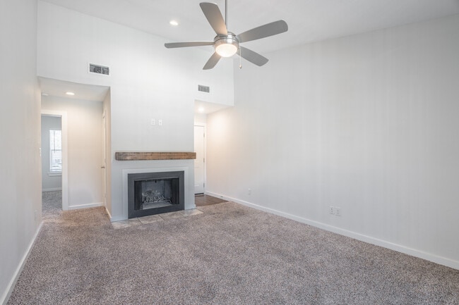 Mosswood Apartment Homes in Victoria, TX - Building Photo - Interior Photo