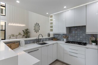 1007 S Catalina Ave in Redondo Beach, CA - Foto de edificio - Building Photo