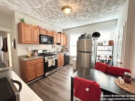 157 E Cottage St, Unit 2 in Boston, MA - Building Photo