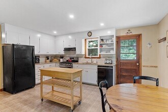 590 Ashby State Rd in Fitchburg, MA - Foto de edificio - Building Photo