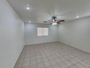 9274 Hollander Ave in Las Vegas, NV - Building Photo - Building Photo