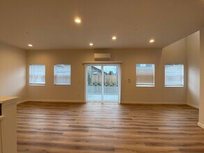 2 Bed 1.5 bath Large Townhome With Garage in Auburn, WA - Foto de edificio - Interior Photo