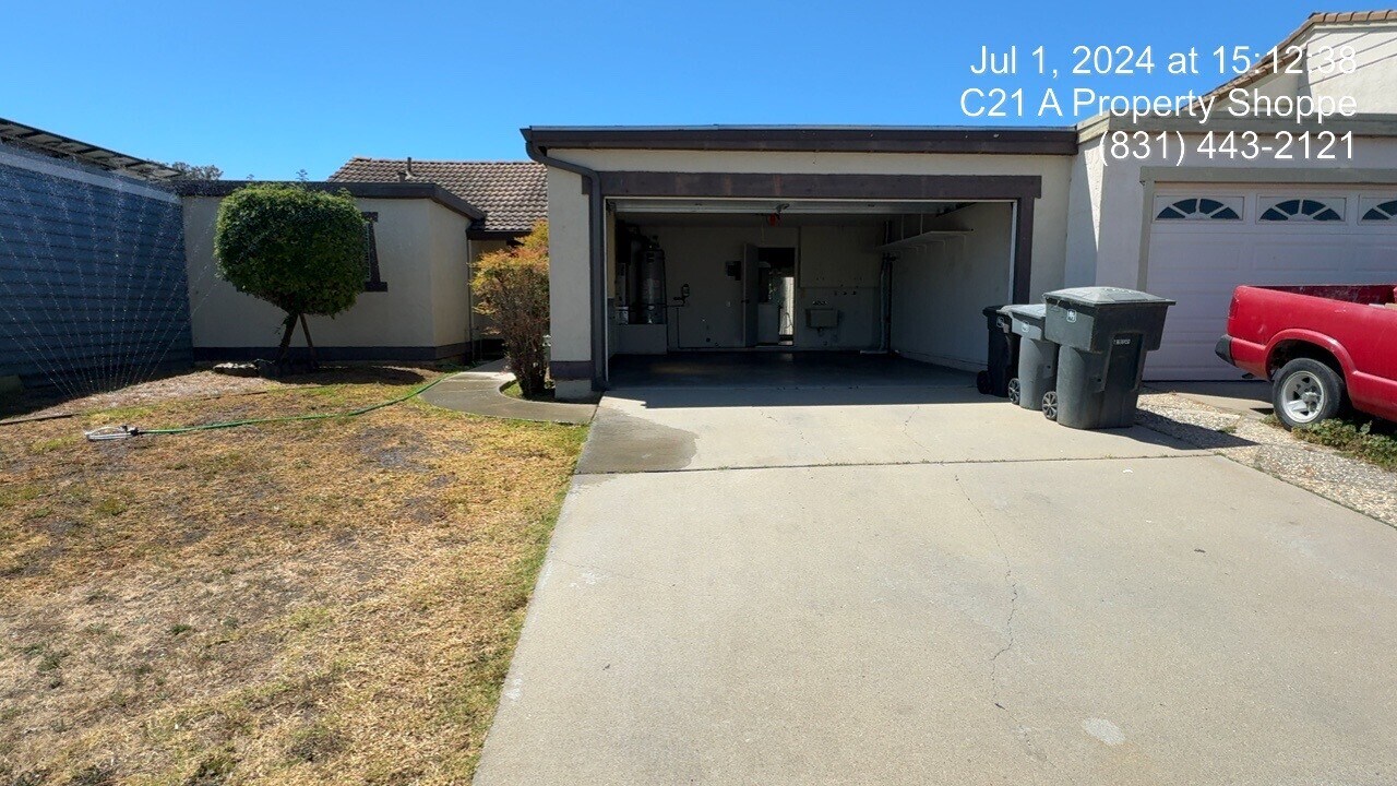 1611 Cuevas Cir in Salinas, CA - Building Photo
