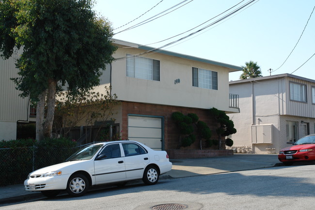 140 Santa Clara Ave in San Bruno, CA - Foto de edificio - Building Photo