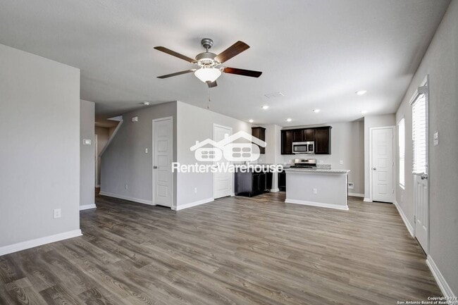 522 Wild Olive Wy in San Antonio, TX - Building Photo - Building Photo