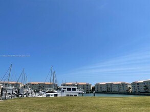 19 Harbour Isle Dr W in Fort Pierce, FL - Building Photo - Building Photo