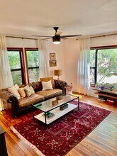 3006 Govalle Ave in Austin, TX - Foto de edificio - Building Photo