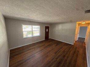 438 80th Ave N in St. Petersburg, FL - Building Photo - Building Photo