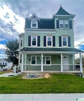 1124 2nd St in Catasauqua, PA - Building Photo