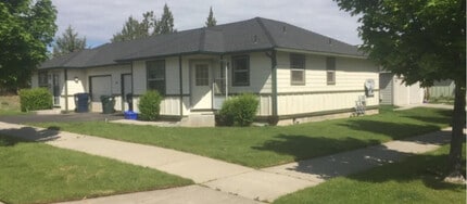 1048 Ne Warner Pl, Unit #1 in Bend, OR - Foto de edificio - Building Photo