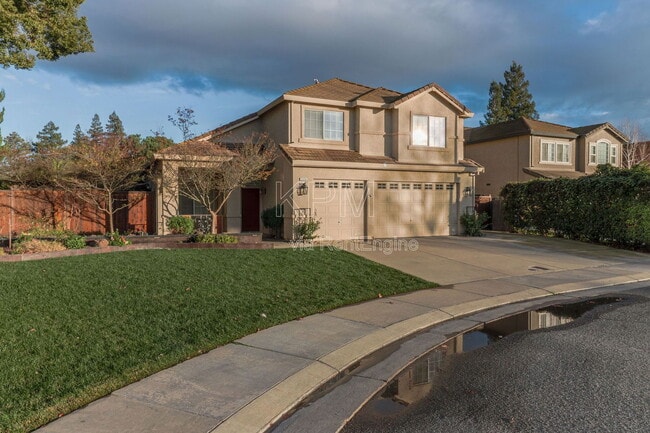 2326 Carriage Dr in Lodi, CA - Building Photo - Building Photo