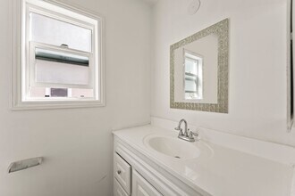 5738 Woodman Ave, Unit Unit 2 in Los Angeles, CA - Building Photo - Building Photo