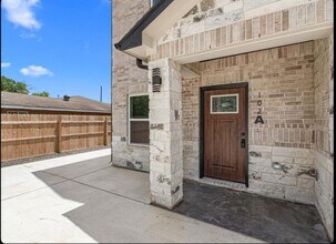 102 Schade Ln in Houston, TX - Building Photo - Building Photo