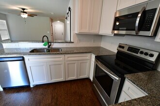 213 W Forest Ave in Sherman, TX - Foto de edificio - Building Photo