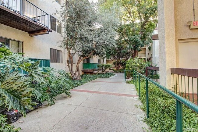 5460 White Oak Ave, Unit D313 in Encino, CA - Building Photo - Building Photo