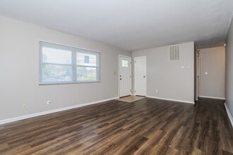 2573 Merriway Ln in Cincinnati, OH - Building Photo - Building Photo