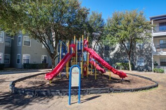 Trailside at Trinity Forest in Dallas, TX - Foto de edificio - Building Photo