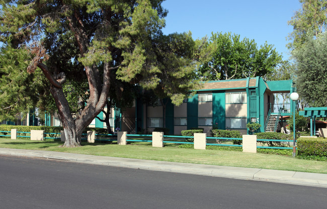 Grace & Laughter in Dinuba, CA - Building Photo - Building Photo