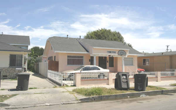 1116 Gardenia Ave in Long Beach, CA - Building Photo - Building Photo