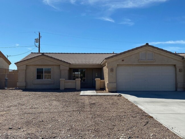 2380 Palisades Dr in Lake Havasu City, AZ - Building Photo - Building Photo