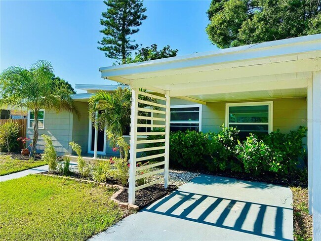 1139 51st Ave N in St. Petersburg, FL - Building Photo - Building Photo