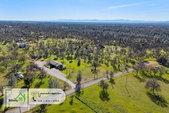 21057 Hackett Ln in Redding, CA - Building Photo - Building Photo