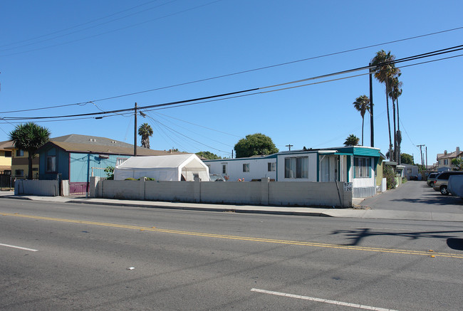 250 E Pleasant Valley Rd in Oxnard, CA - Building Photo - Building Photo