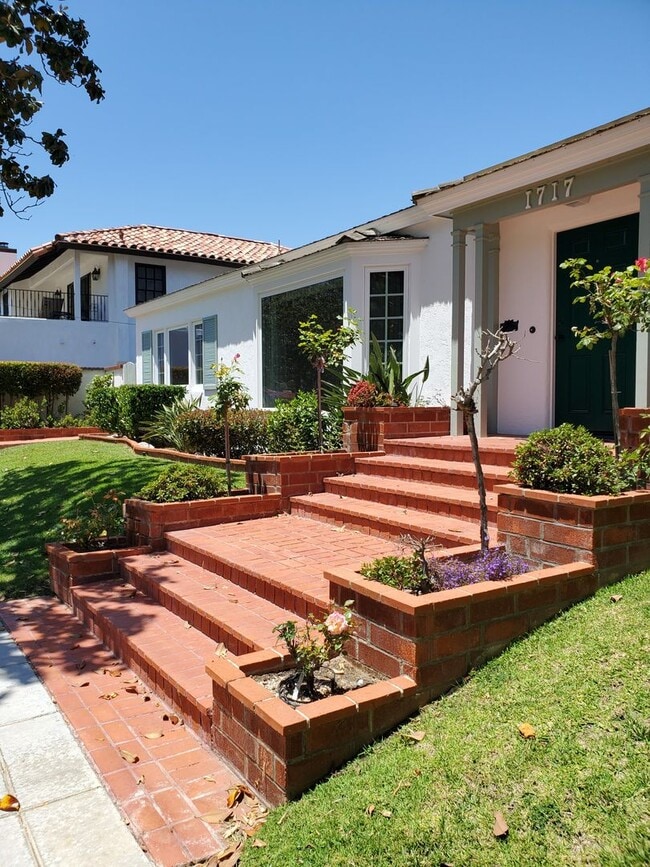 1717 Visalia Row in Coronado, CA - Building Photo - Building Photo