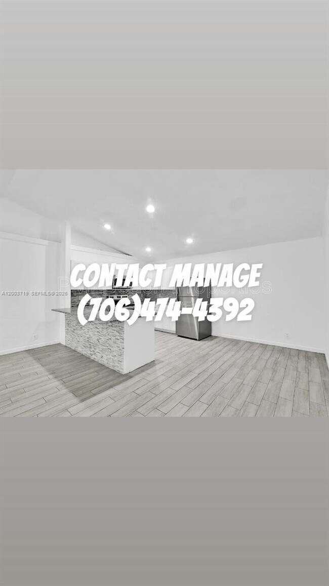 13958 Folkestone Cir in Wellington, FL - Building Photo - Building Photo