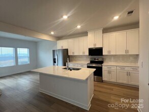 1432 Wildflower St in Newton, NC - Building Photo - Building Photo