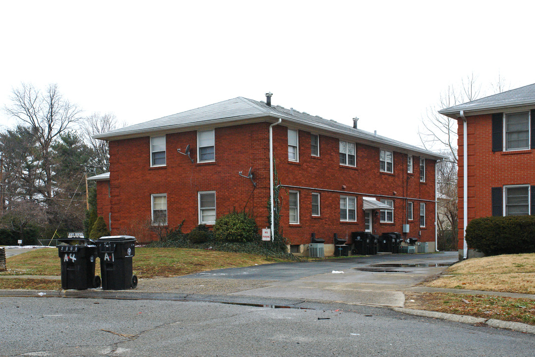 2303 Terrier Ct in Louisville, KY - Building Photo