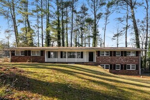 2782 Scenic Terrace in East Point, GA - Building Photo