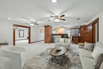 1323 Dublin St in Grapevine, TX - Foto de edificio - Building Photo