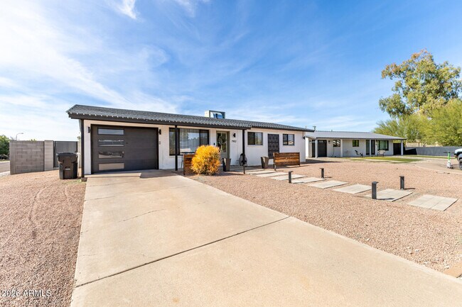 7902 E Kimsey Ln in Scottsdale, AZ - Building Photo - Building Photo