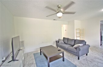 3080 Coco Ave in Naples, FL - Building Photo - Building Photo