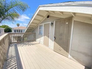 1084 1/2 Lincoln Ave in San Diego, CA - Building Photo - Building Photo