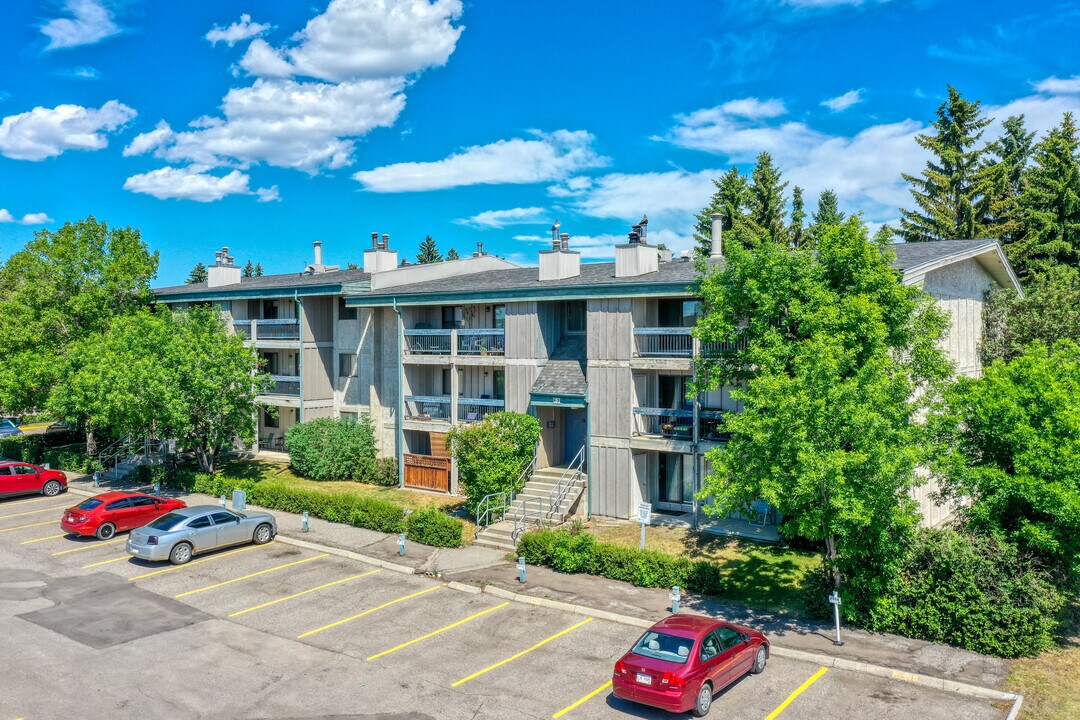 Cedars Of Calgary in Calgary, AB - Building Photo