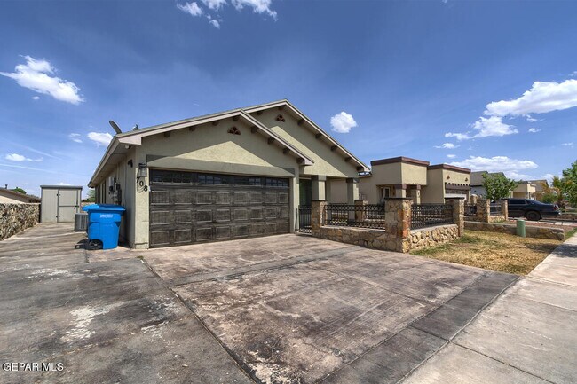 708 Villas Del Este in Socorro, TX - Building Photo - Building Photo