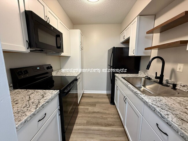 property at 985 NW Colbern Rd