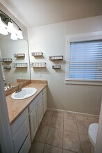 1300 S Trinity St in Decatur, TX - Building Photo - Building Photo