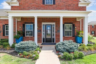 Traditions at Westmoore in Oklahoma City, OK - Foto de edificio - Building Photo