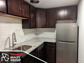 456 W Barry Ave, Unit 104 in Chicago, IL - Foto de edificio - Building Photo